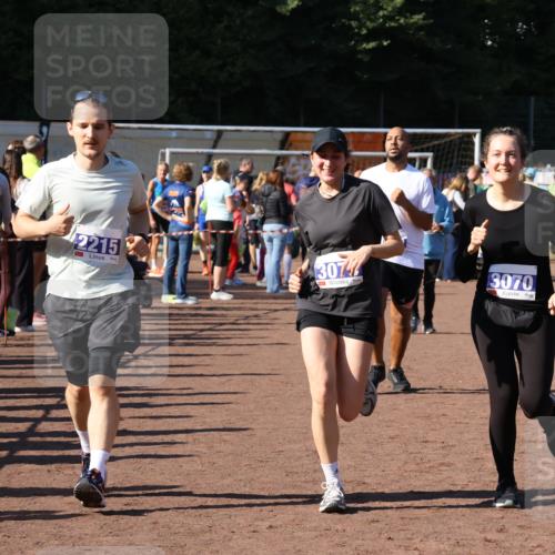 27.09.2026 - 35. Volkslauf durch das schöne Alstertal Strokosch-Dieckow http://msf.ph/oto/10585488 27.09.2026 11:46:32 Ziel 2215, 3070, 3073, 3952 meine-sportfotos.de