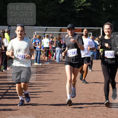 27.09.2026 - 35. Volkslauf durch das schöne Alstertal Strokosch-Dieckow http://msf.ph/oto/10585491 27.09.2026 11:46:32 Ziel 2215, 3070, 3073, 3952 meine-sportfotos.de