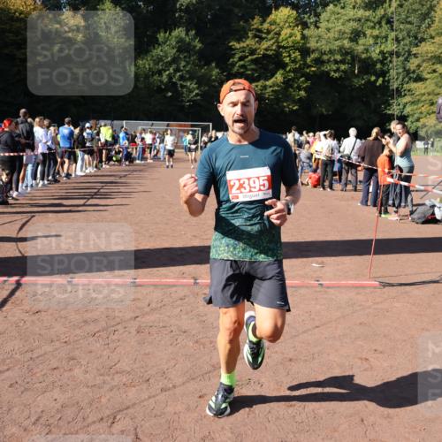27.09.2026 - 35. Volkslauf durch das schöne Alstertal Strokosch-Dieckow http://msf.ph/oto/10585498 27.09.2026 11:46:26 Ziel 2215, 2395, 3070, 3073 meine-sportfotos.de