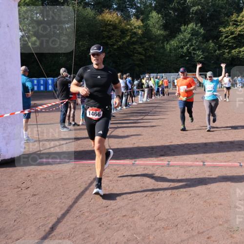 27.09.2026 - 35. Volkslauf durch das schöne Alstertal Strokosch-Dieckow http://msf.ph/oto/10585499 27.09.2026 11:48:57 Ziel 1462, 1466, 1482, 3362, 3998 meine-sportfotos.de