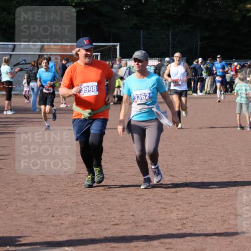 27.09.2026 - 35. Volkslauf durch das schöne Alstertal Strokosch-Dieckow http://msf.ph/oto/10585505 27.09.2026 11:48:56 Ziel 1462, 1466, 1482, 3362, 3998 meine-sportfotos.de