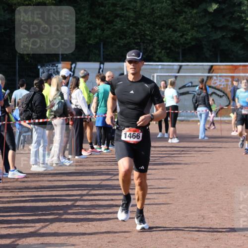 27.09.2026 - 35. Volkslauf durch das schöne Alstertal Strokosch-Dieckow http://msf.ph/oto/10585513 27.09.2026 11:48:55 Ziel 1462, 1466, 1482, 3362, 3998 meine-sportfotos.de
