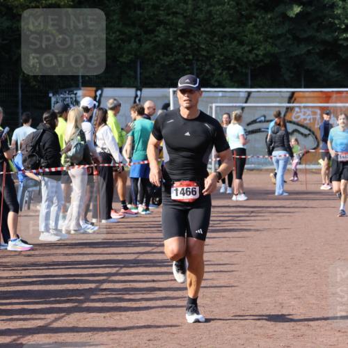 27.09.2026 - 35. Volkslauf durch das schöne Alstertal Strokosch-Dieckow http://msf.ph/oto/10585516 27.09.2026 11:48:55 Ziel 1462, 1466, 1482, 3362, 3998 meine-sportfotos.de