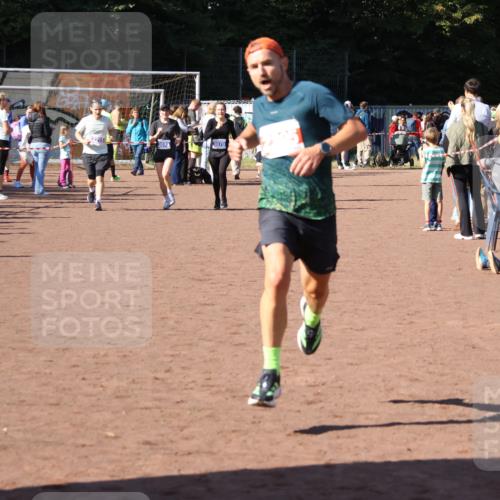 27.09.2026 - 35. Volkslauf durch das schöne Alstertal Strokosch-Dieckow http://msf.ph/oto/10585522 27.09.2026 11:46:24 Ziel 1461, 2395 meine-sportfotos.de