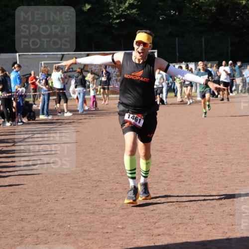 27.09.2026 - 35. Volkslauf durch das schöne Alstertal Strokosch-Dieckow http://msf.ph/oto/10585555 27.09.2026 11:46:19 Ziel 1461, 1467, 2395 meine-sportfotos.de