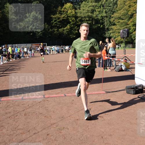 27.09.2026 - 35. Volkslauf durch das schöne Alstertal Strokosch-Dieckow http://msf.ph/oto/10585563 27.09.2026 11:46:16 Ziel 1461, 1467, 2395 meine-sportfotos.de