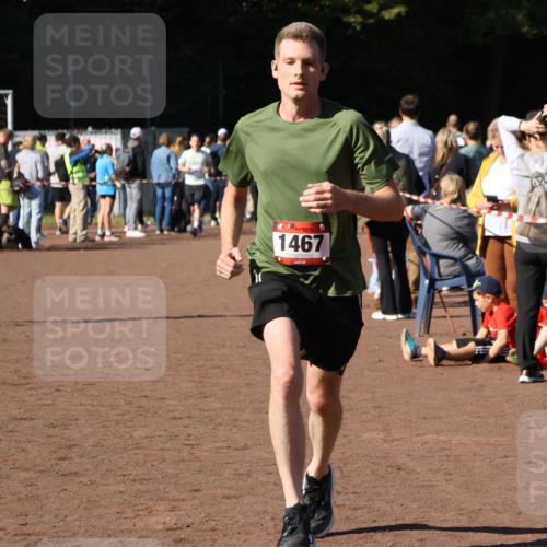 27.09.2026 - 35. Volkslauf durch das schöne Alstertal Strokosch-Dieckow http://msf.ph/oto/10585565 27.09.2026 11:46:15 Ziel 1461, 1467 meine-sportfotos.de