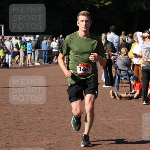 27.09.2026 - 35. Volkslauf durch das schöne Alstertal Strokosch-Dieckow http://msf.ph/oto/10585567 27.09.2026 11:46:15 Ziel 1461, 1467 meine-sportfotos.de