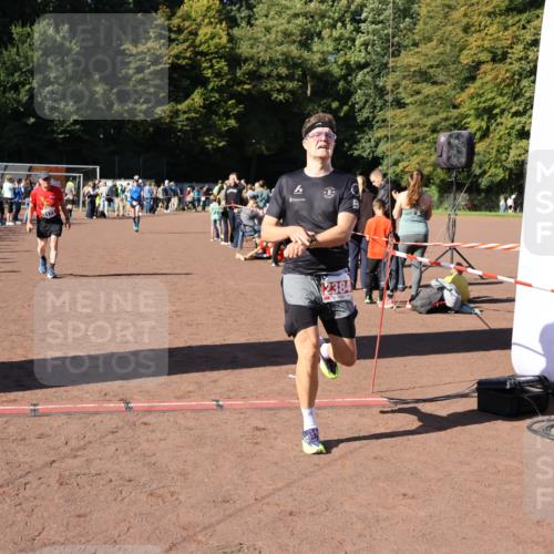 27.09.2026 - 35. Volkslauf durch das schöne Alstertal Strokosch-Dieckow http://msf.ph/oto/10585583 27.09.2026 11:45:51 Ziel 1453, 1469, 2171, 2384 meine-sportfotos.de