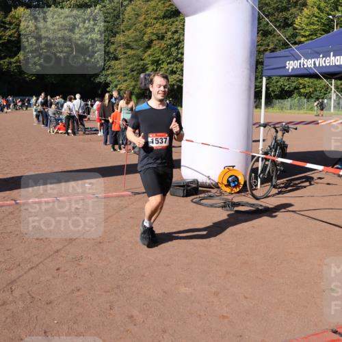 27.09.2026 - 35. Volkslauf durch das schöne Alstertal Strokosch-Dieckow http://msf.ph/oto/10585600 27.09.2026 11:45:30 Ziel 1537, 3197, 3199 meine-sportfotos.de
