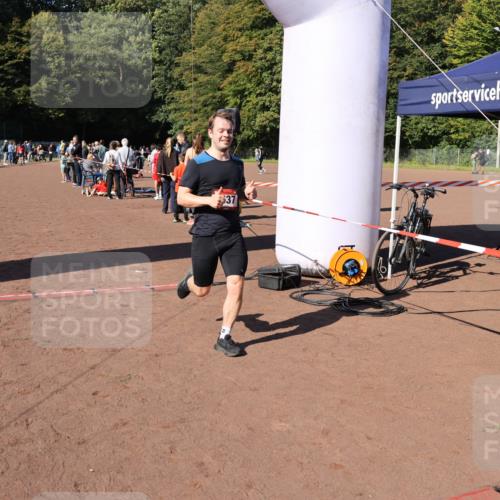 27.09.2026 - 35. Volkslauf durch das schöne Alstertal Strokosch-Dieckow http://msf.ph/oto/10585602 27.09.2026 11:45:30 Ziel 1537, 3197, 3199 meine-sportfotos.de