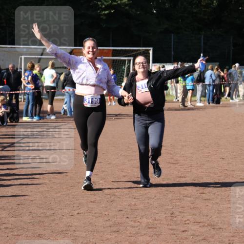 27.09.2026 - 35. Volkslauf durch das schöne Alstertal Strokosch-Dieckow http://msf.ph/oto/10585613 27.09.2026 11:45:24 Ziel 1537, 3197, 3199 meine-sportfotos.de