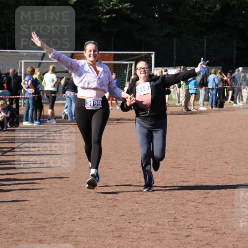 27.09.2026 - 35. Volkslauf durch das schöne Alstertal Strokosch-Dieckow http://msf.ph/oto/10585614 27.09.2026 11:45:24 Ziel 1537, 3197, 3199 meine-sportfotos.de