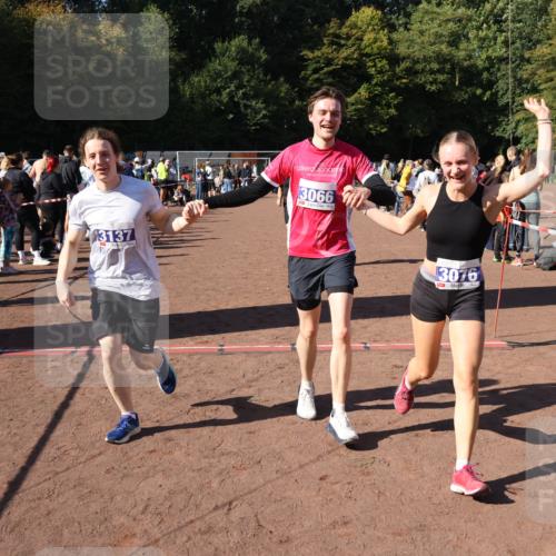 27.09.2026 - 35. Volkslauf durch das schöne Alstertal Strokosch-Dieckow http://msf.ph/oto/10585632 27.09.2026 11:45:15 Ziel 1470, 3066, 3076, 3124, 3137, 3283, 3284 meine-sportfotos.de