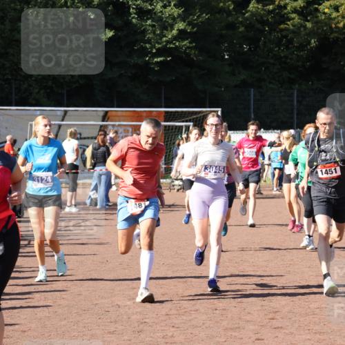 27.09.2026 - 35. Volkslauf durch das schöne Alstertal Strokosch-Dieckow http://msf.ph/oto/10585669 27.09.2026 11:45:06 Ziel 1442, 1451, 1481, 3045, 3066, 3076, 3124, 3137, 3283, 3284, 3357 meine-sportfotos.de