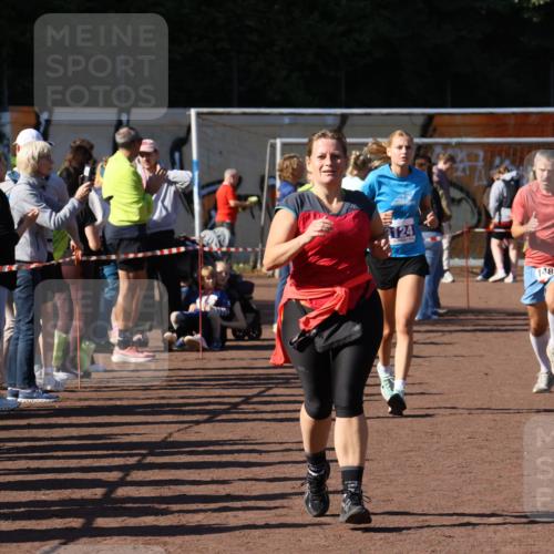 27.09.2026 - 35. Volkslauf durch das schöne Alstertal Strokosch-Dieckow http://msf.ph/oto/10585673 27.09.2026 11:45:04 Ziel 1442, 1451, 1481, 3045, 3124, 3283, 3284, 3357 meine-sportfotos.de