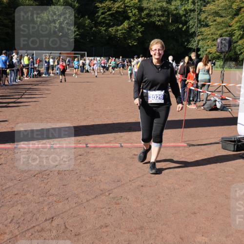 27.09.2026 - 35. Volkslauf durch das schöne Alstertal Strokosch-Dieckow http://msf.ph/oto/10585678 27.09.2026 11:45:00 Ziel 1481, 3029, 3357 meine-sportfotos.de