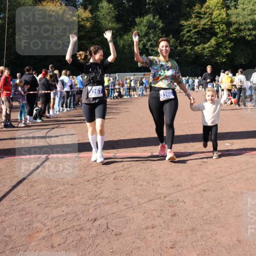 27.09.2026 - 35. Volkslauf durch das schöne Alstertal Strokosch-Dieckow http://msf.ph/oto/10585695 27.09.2026 11:44:55 Ziel 3029, 3266, 3267 meine-sportfotos.de
