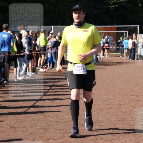27.09.2026 - 35. Volkslauf durch das schöne Alstertal Strokosch-Dieckow http://msf.ph/oto/10585725 27.09.2026 11:44:29 Ziel 3192 meine-sportfotos.de