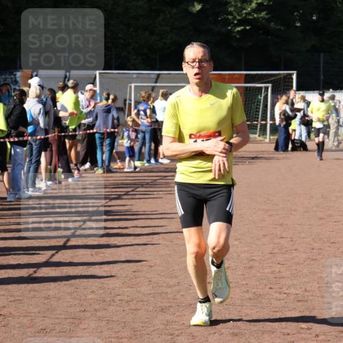 27.09.2026 - 35. Volkslauf durch das schöne Alstertal Strokosch-Dieckow http://msf.ph/oto/10585728 27.09.2026 11:44:17 Ziel 1476, 3113 meine-sportfotos.de