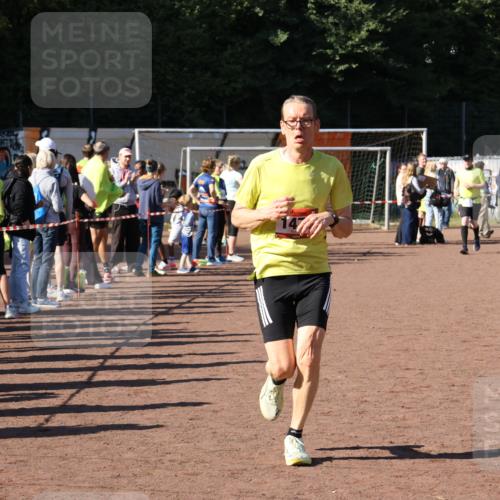 27.09.2026 - 35. Volkslauf durch das schöne Alstertal Strokosch-Dieckow http://msf.ph/oto/10585734 27.09.2026 11:44:16 Ziel 1476, 3113, 3390 meine-sportfotos.de