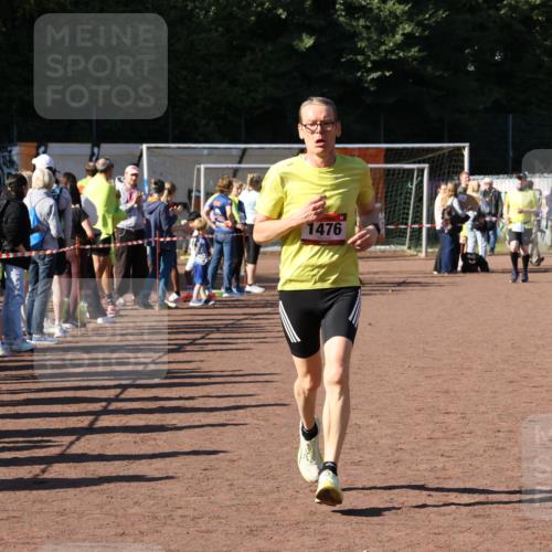 27.09.2026 - 35. Volkslauf durch das schöne Alstertal Strokosch-Dieckow http://msf.ph/oto/10585736 27.09.2026 11:44:16 Ziel 1476, 3113, 3390 meine-sportfotos.de