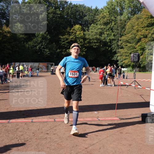 27.09.2026 - 35. Volkslauf durch das schöne Alstertal Strokosch-Dieckow http://msf.ph/oto/10585767 27.09.2026 11:56:09 Ziel 1019, 1531, 1534, 1560 meine-sportfotos.de