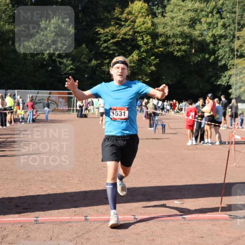 27.09.2026 - 35. Volkslauf durch das schöne Alstertal Strokosch-Dieckow http://msf.ph/oto/10585772 27.09.2026 11:56:08 Ziel 1019, 1531, 1534, 1560 meine-sportfotos.de