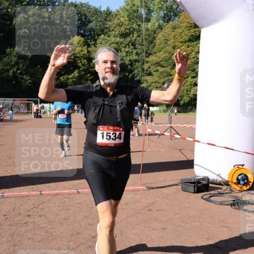 27.09.2026 - 35. Volkslauf durch das schöne Alstertal Strokosch-Dieckow http://msf.ph/oto/10585774 27.09.2026 11:56:07 Ziel 1019, 1531, 1534, 1560 meine-sportfotos.de