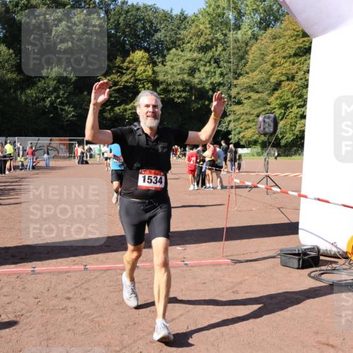 27.09.2026 - 35. Volkslauf durch das schöne Alstertal Strokosch-Dieckow http://msf.ph/oto/10585779 27.09.2026 11:56:07 Ziel 1019, 1531, 1534, 1560 meine-sportfotos.de