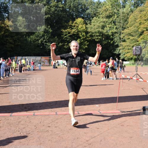 27.09.2026 - 35. Volkslauf durch das schöne Alstertal Strokosch-Dieckow http://msf.ph/oto/10585784 27.09.2026 11:56:06 Ziel 1019, 1531, 1534 meine-sportfotos.de