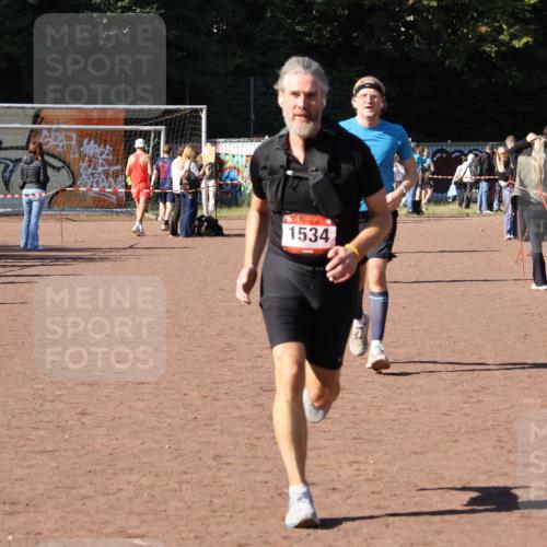27.09.2026 - 35. Volkslauf durch das schöne Alstertal Strokosch-Dieckow http://msf.ph/oto/10585787 27.09.2026 11:56:05 Ziel 1019, 1531, 1534 meine-sportfotos.de
