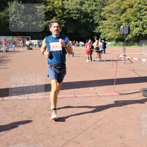 27.09.2026 - 35. Volkslauf durch das schöne Alstertal Strokosch-Dieckow http://msf.ph/oto/10585798 27.09.2026 11:55:52 Ziel 1525, 2335, 2379 meine-sportfotos.de