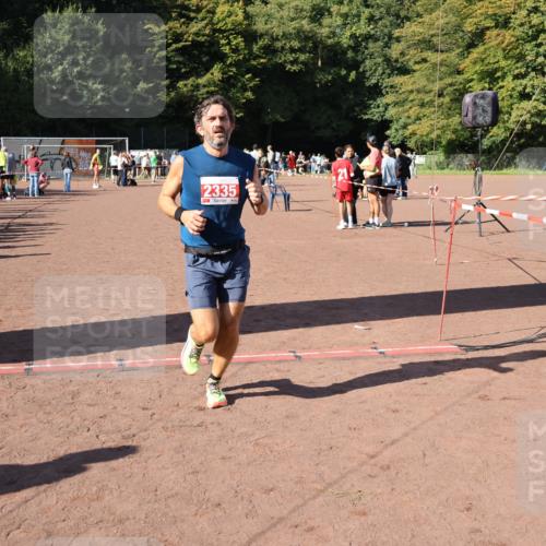 27.09.2026 - 35. Volkslauf durch das schöne Alstertal Strokosch-Dieckow http://msf.ph/oto/10585800 27.09.2026 11:55:52 Ziel 1525, 2335, 2379 meine-sportfotos.de