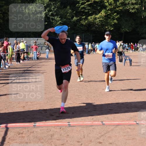 27.09.2026 - 35. Volkslauf durch das schöne Alstertal Strokosch-Dieckow http://msf.ph/oto/10585808 27.09.2026 11:55:49 Ziel 1517, 1525, 1559, 2335, 2379 meine-sportfotos.de