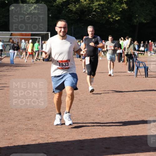 27.09.2026 - 35. Volkslauf durch das schöne Alstertal Strokosch-Dieckow http://msf.ph/oto/10585840 27.09.2026 11:55:40 Ziel 1513, 1517, 1533, 1559, 3136 meine-sportfotos.de
