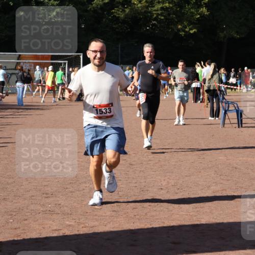 27.09.2026 - 35. Volkslauf durch das schöne Alstertal Strokosch-Dieckow http://msf.ph/oto/10585841 27.09.2026 11:55:40 Ziel 1513, 1517, 1533, 1559, 3136 meine-sportfotos.de