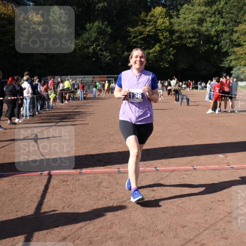 27.09.2026 - 35. Volkslauf durch das schöne Alstertal Strokosch-Dieckow http://msf.ph/oto/10585845 27.09.2026 11:55:37 Ziel 1513, 1533, 3136 meine-sportfotos.de