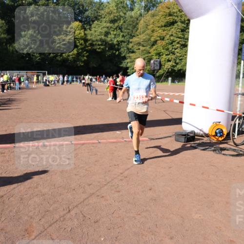 27.09.2026 - 35. Volkslauf durch das schöne Alstertal Strokosch-Dieckow http://msf.ph/oto/10585862 27.09.2026 11:55:21 Ziel 1489, 1549, 2353 meine-sportfotos.de