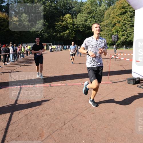 27.09.2026 - 35. Volkslauf durch das schöne Alstertal Strokosch-Dieckow http://msf.ph/oto/10585873 27.09.2026 11:55:18 Ziel 1489, 1549, 2353 meine-sportfotos.de
