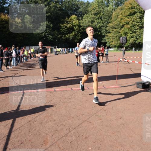 27.09.2026 - 35. Volkslauf durch das schöne Alstertal Strokosch-Dieckow http://msf.ph/oto/10585876 27.09.2026 11:55:18 Ziel 1489, 1549, 2353 meine-sportfotos.de