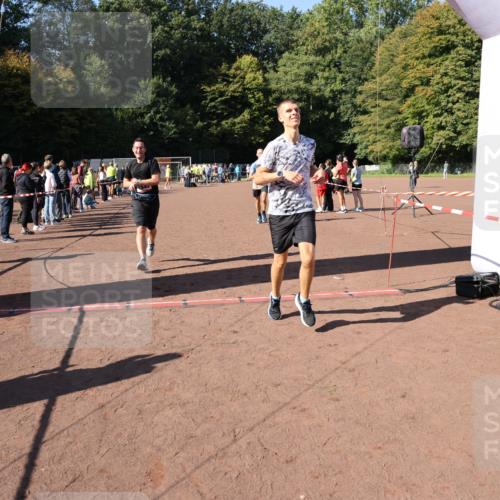 27.09.2026 - 35. Volkslauf durch das schöne Alstertal Strokosch-Dieckow http://msf.ph/oto/10585877 27.09.2026 11:55:18 Ziel 1489, 1549, 2353 meine-sportfotos.de