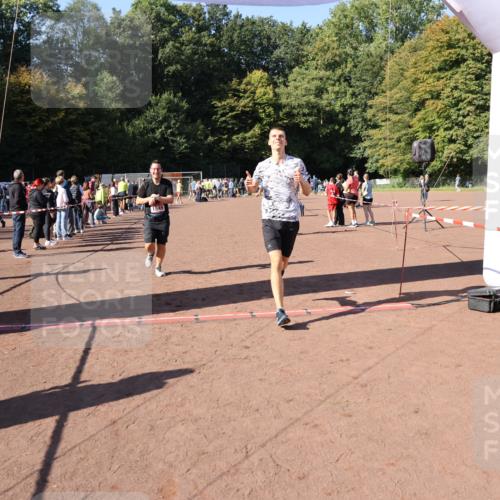 27.09.2026 - 35. Volkslauf durch das schöne Alstertal Strokosch-Dieckow http://msf.ph/oto/10585880 27.09.2026 11:55:18 Ziel 1489, 1549, 2353 meine-sportfotos.de