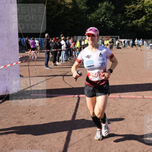 27.09.2026 - 35. Volkslauf durch das schöne Alstertal Strokosch-Dieckow http://msf.ph/oto/10585885 27.09.2026 11:55:11 Ziel 1489, 1549, 2502 meine-sportfotos.de