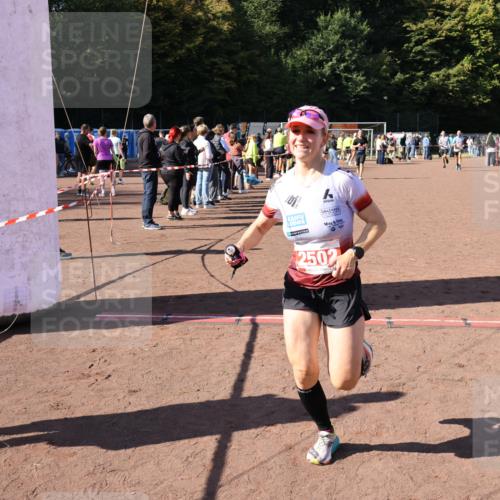 27.09.2026 - 35. Volkslauf durch das schöne Alstertal Strokosch-Dieckow http://msf.ph/oto/10585886 27.09.2026 11:55:11 Ziel 1489, 1549, 2502 meine-sportfotos.de