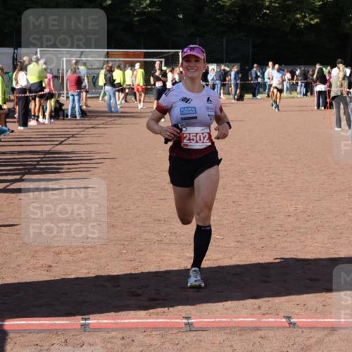 27.09.2026 - 35. Volkslauf durch das schöne Alstertal Strokosch-Dieckow http://msf.ph/oto/10585895 27.09.2026 11:55:10 Ziel 1489, 1549, 2502 meine-sportfotos.de