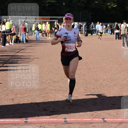 27.09.2026 - 35. Volkslauf durch das schöne Alstertal Strokosch-Dieckow http://msf.ph/oto/10585896 27.09.2026 11:55:10 Ziel 1489, 1549, 2502 meine-sportfotos.de