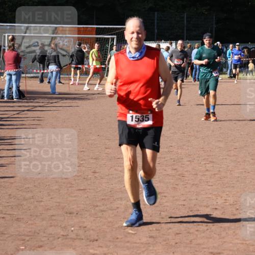 27.09.2026 - 35. Volkslauf durch das schöne Alstertal Strokosch-Dieckow http://msf.ph/oto/10585935 27.09.2026 11:54:50 Ziel 1472, 1497, 1535 meine-sportfotos.de