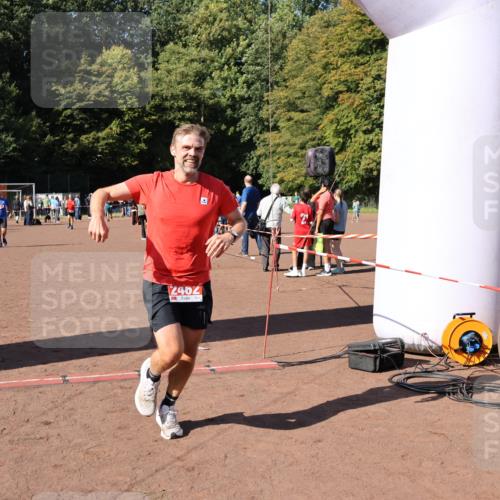 27.09.2026 - 35. Volkslauf durch das schöne Alstertal Strokosch-Dieckow http://msf.ph/oto/10585950 27.09.2026 11:54:40 Ziel 1546, 1571, 2462 meine-sportfotos.de