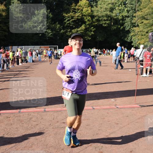 27.09.2026 - 35. Volkslauf durch das schöne Alstertal Strokosch-Dieckow http://msf.ph/oto/10585959 27.09.2026 11:54:38 Ziel 1546, 1571, 2462 meine-sportfotos.de